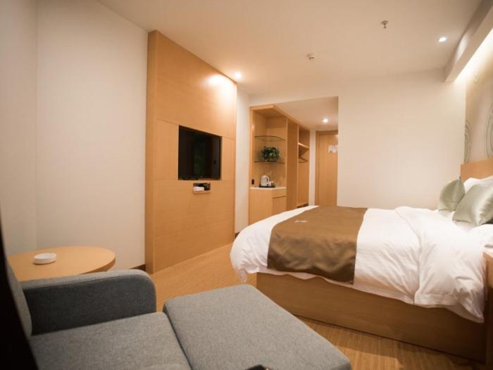 greentree innzhangjiakou high speed railway station business hotel