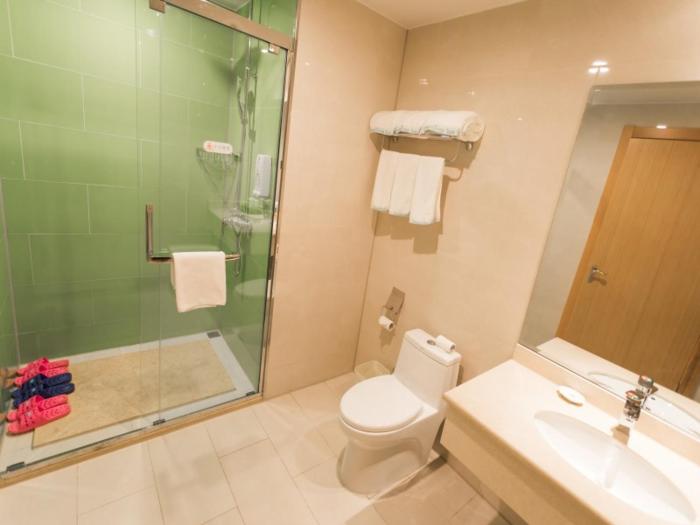 greentree innzhangjiakou high speed railway station business hotel