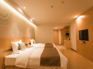 greentree innzhangjiakou high speed railway station business hotel