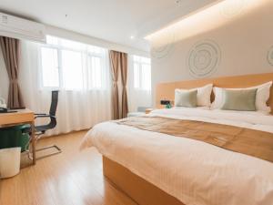 greentree innzhangjiakou high speed railway station business hotel