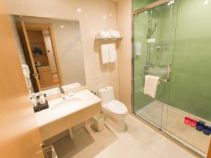 greentree innzhangjiakou high speed railway station business hotel