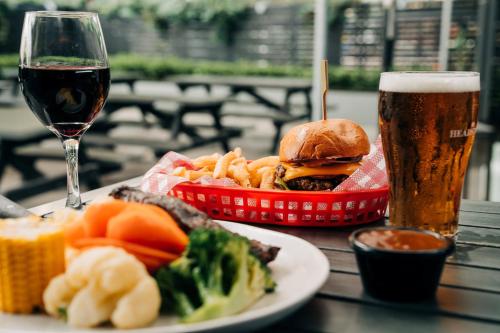 the sunnyside tavern broadmeadow