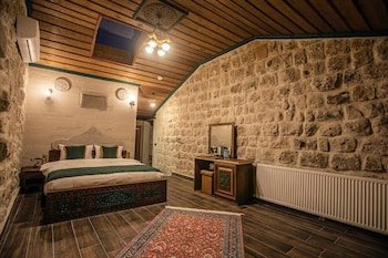 ada cave suites hotel