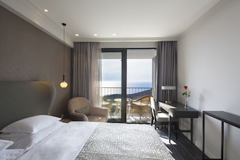 vivid blue serenity resort