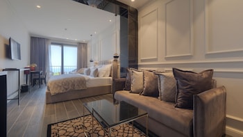 vivid blue serenity resort