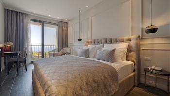 vivid blue serenity resort