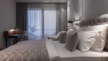 vivid blue serenity resort