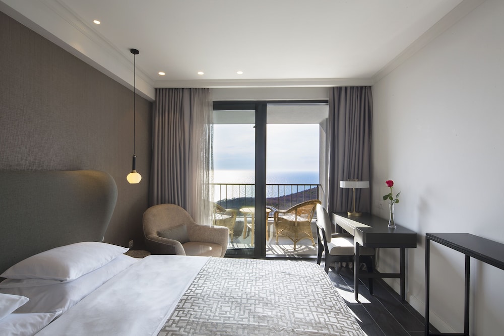 vivid blue serenity resort