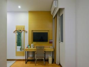 greentree inn dalian north railway station express