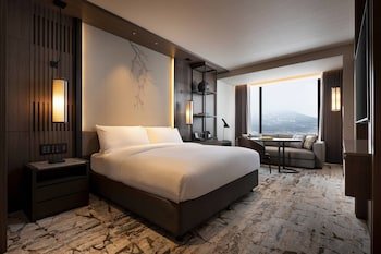 higashiyama niseko village a ritz carlton reserve