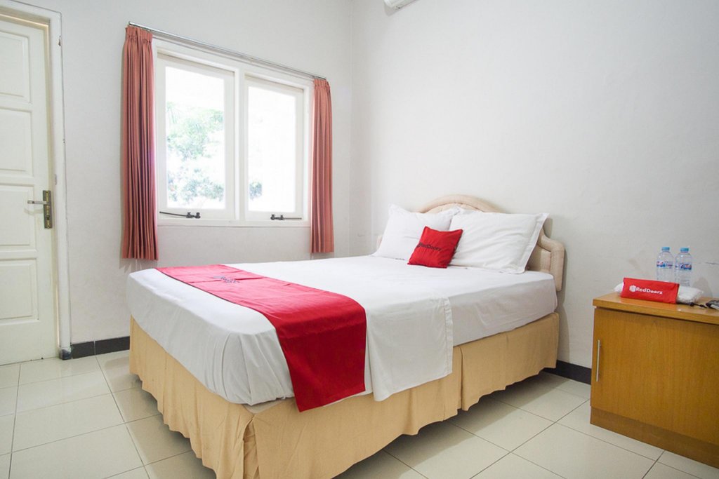 Jasmine Kayla Guest House By Reddoorz,,0 star