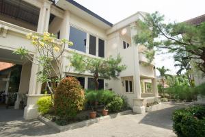 jasmine kayla guest house by reddoorz