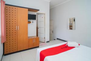 jasmine kayla guest house by reddoorz