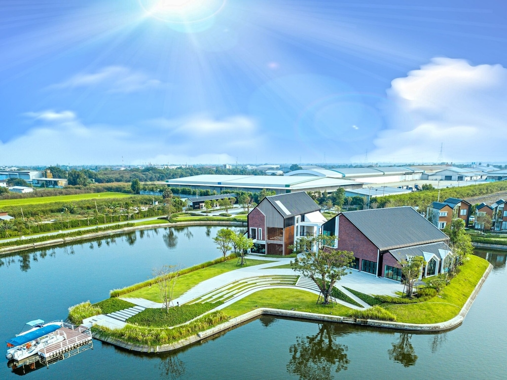 saksiam lakeside resort