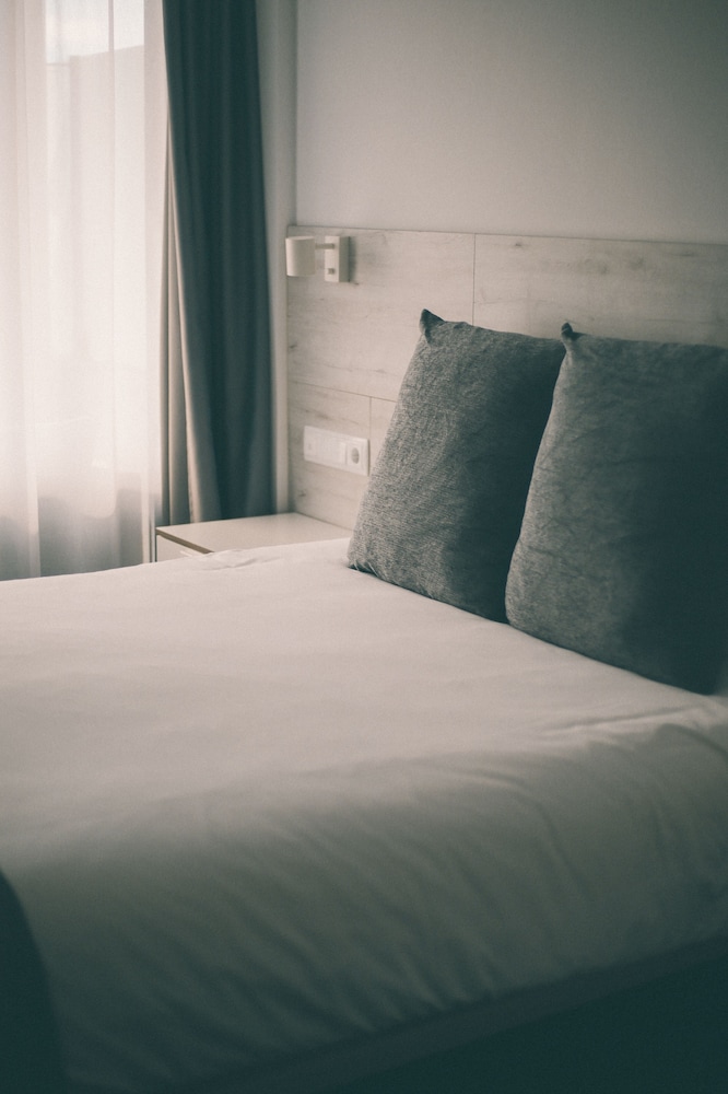 santa romana apartments and suites