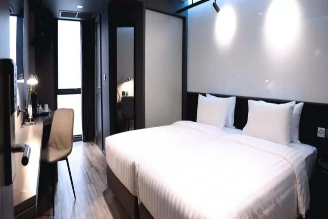 the quarter silom by uhg