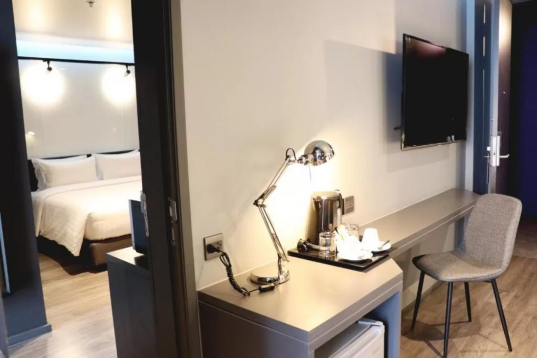 the quarter silom by uhg