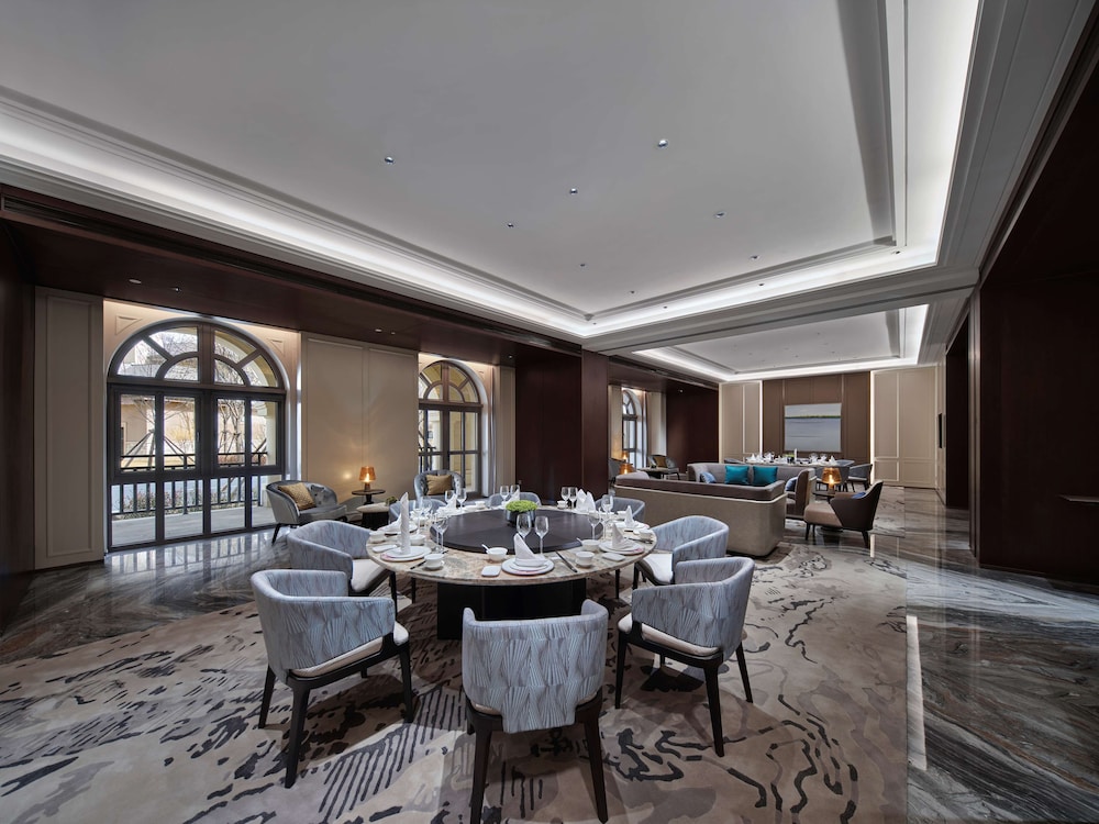 hollick hotel wenan tapestry collection by hilton