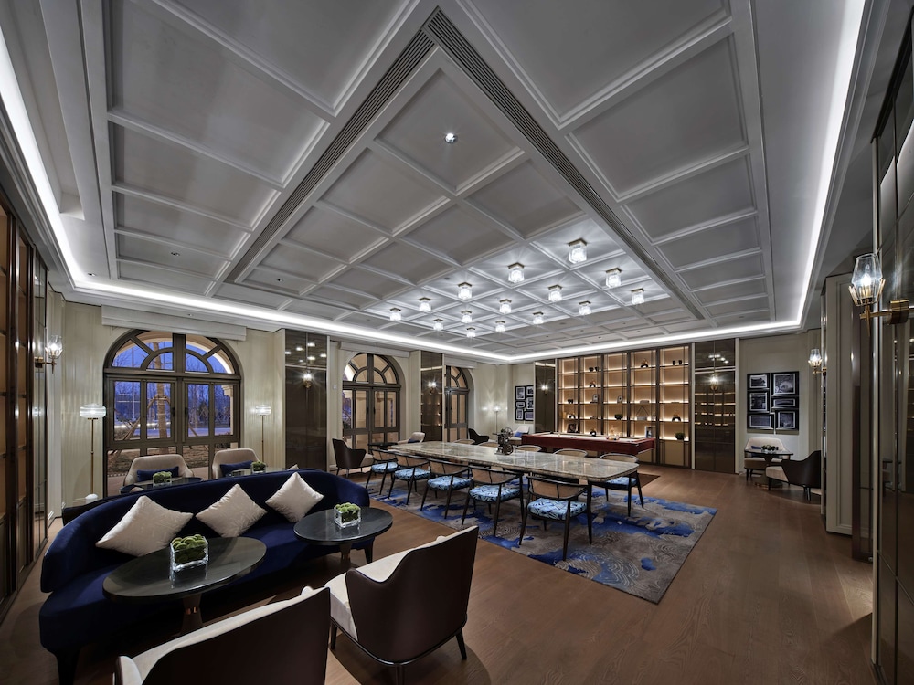 hollick hotel wenan tapestry collection by hilton