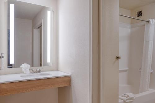 staybridge suites allentown bethlehem airport by ihg
