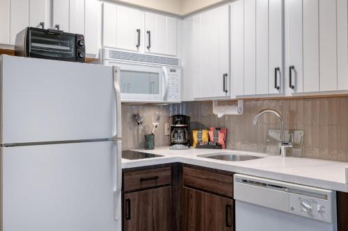 staybridge suites allentown bethlehem airport by ihg