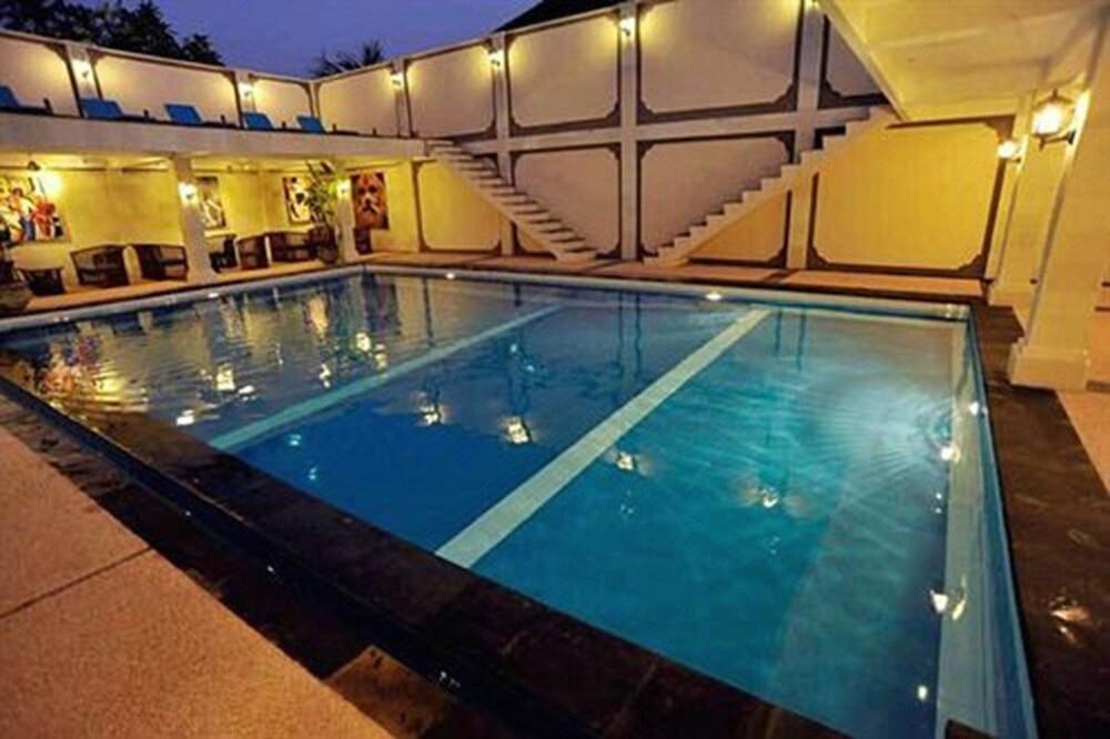 aquarius beach hotel