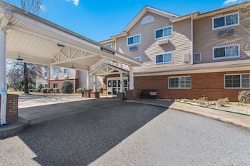 mainstay suites columbus next to fort moore