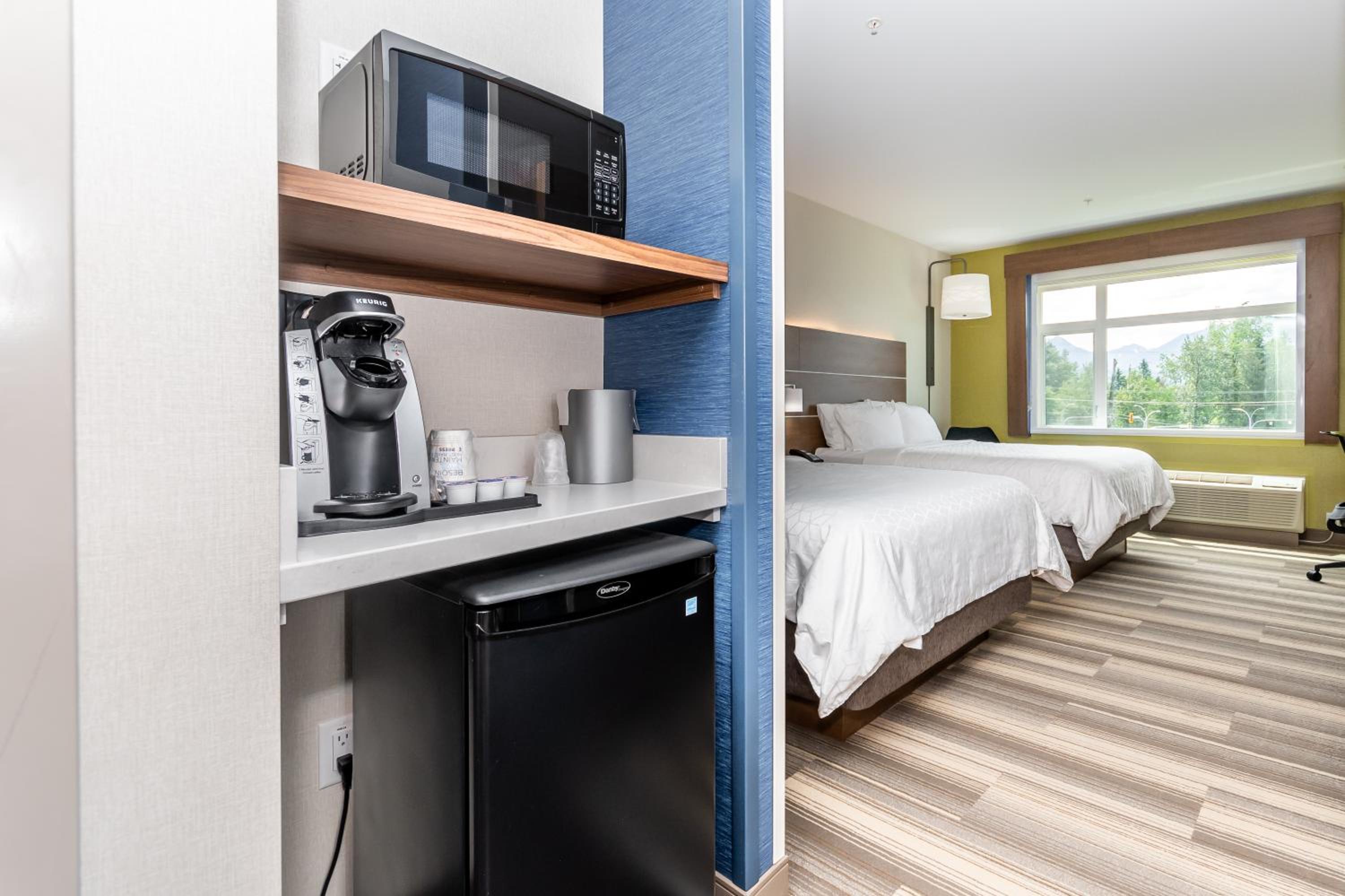 holiday inn express and suites chilliwack east an ihg hotel