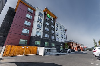 holiday inn express and suites chilliwack east an ihg hotel