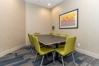 holiday inn express and suites chilliwack east an ihg hotel