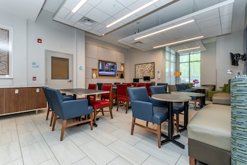 holiday inn express and suites chilliwack east an ihg hotel