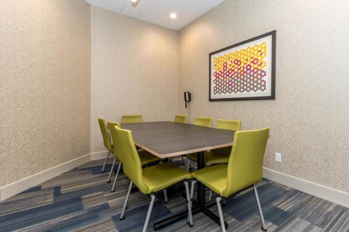 holiday inn express and suites chilliwack east an ihg hotel
