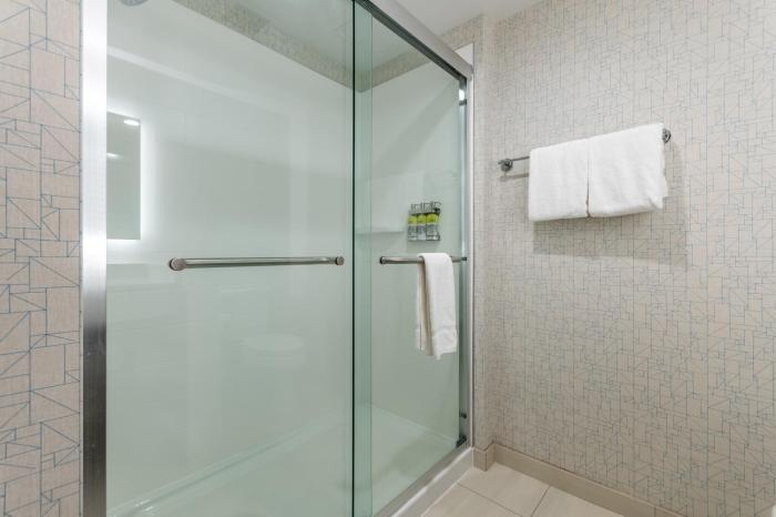 holiday inn express and suites chilliwack east an ihg hotel