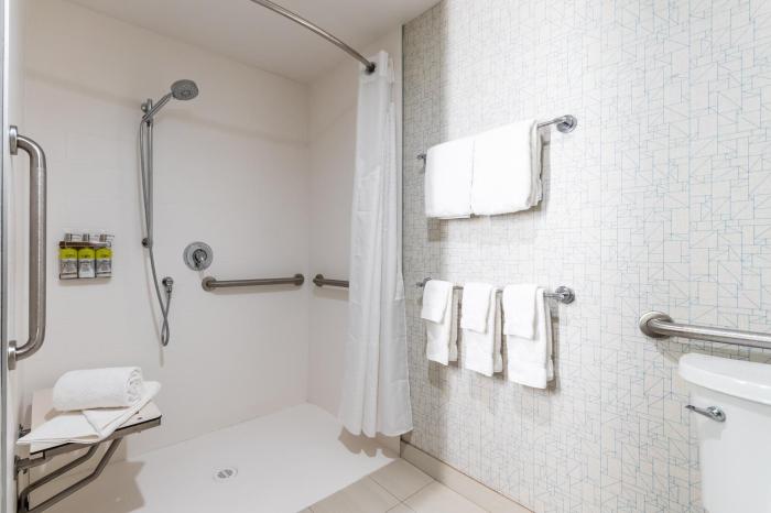 holiday inn express and suites chilliwack east an ihg hotel