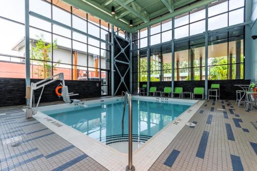 holiday inn express and suites chilliwack east an ihg hotel