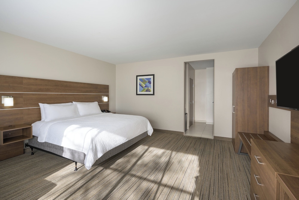 holiday inn express and suites gilbert mesa gateway airport
