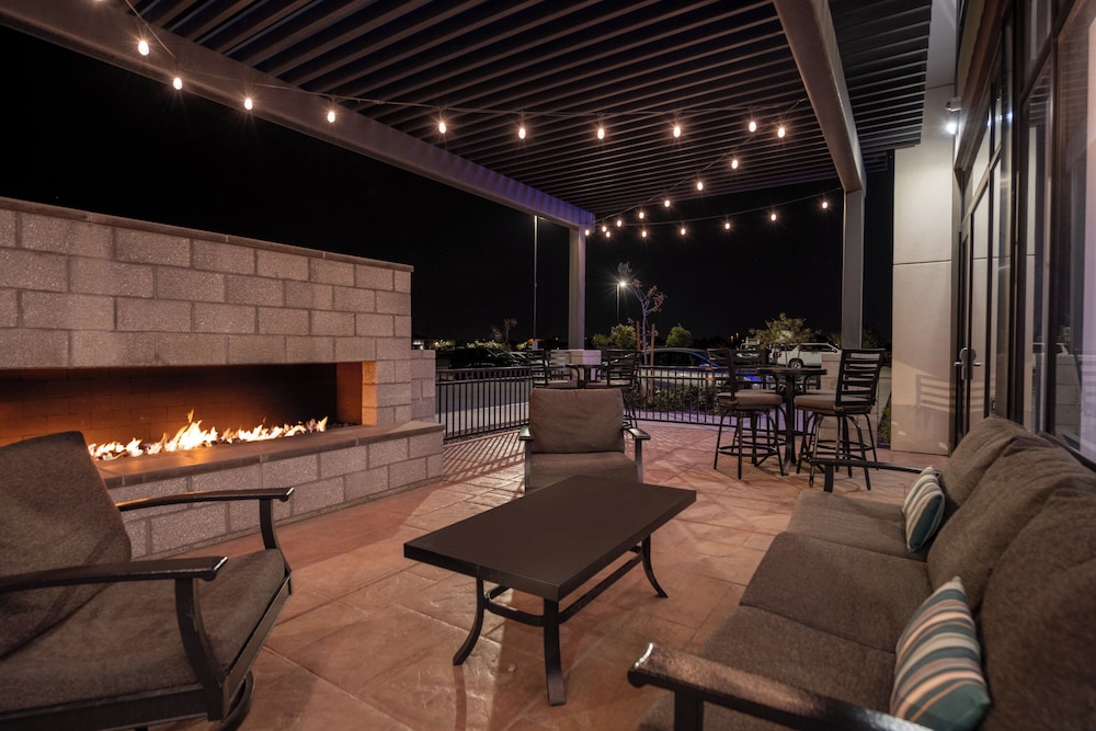 holiday inn express and suites gilbert mesa gateway airport
