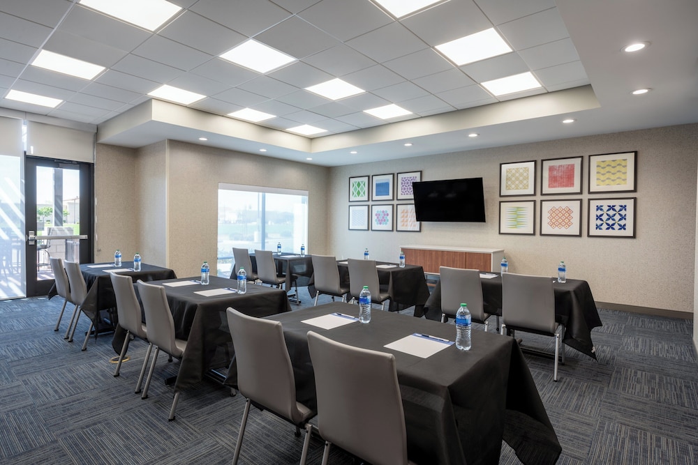 holiday inn express and suites gilbert mesa gateway airport