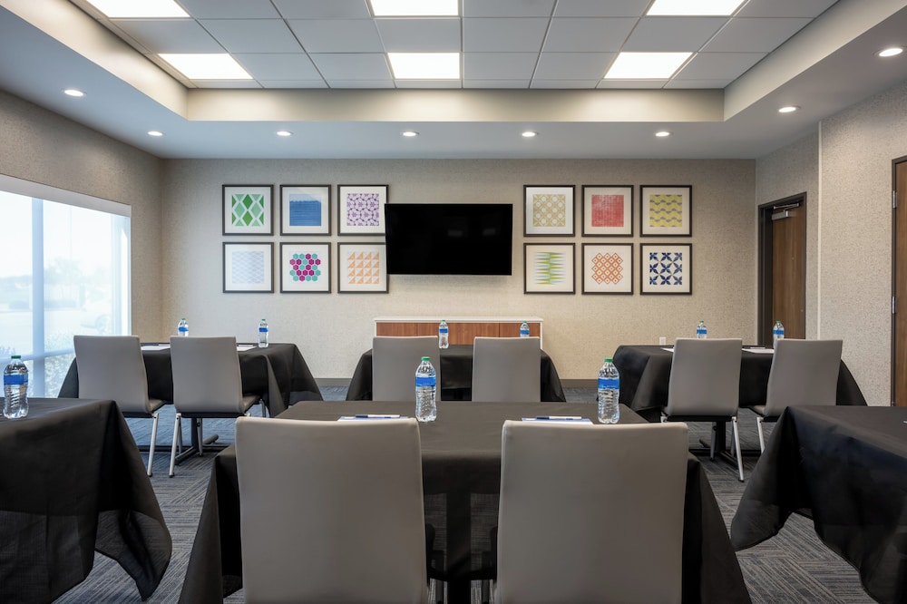 holiday inn express and suites gilbert mesa gateway airport