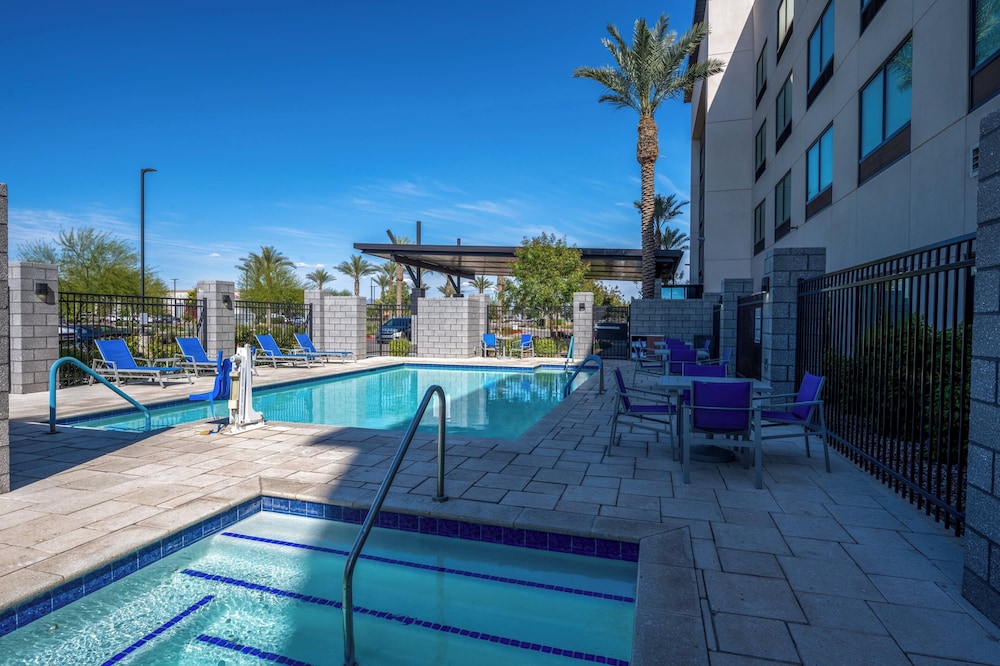holiday inn express and suites gilbert mesa gateway airport