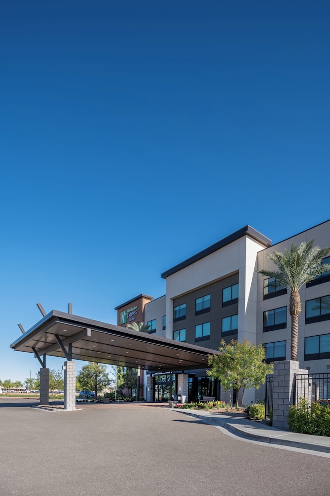 holiday inn express and suites gilbert mesa gateway airport