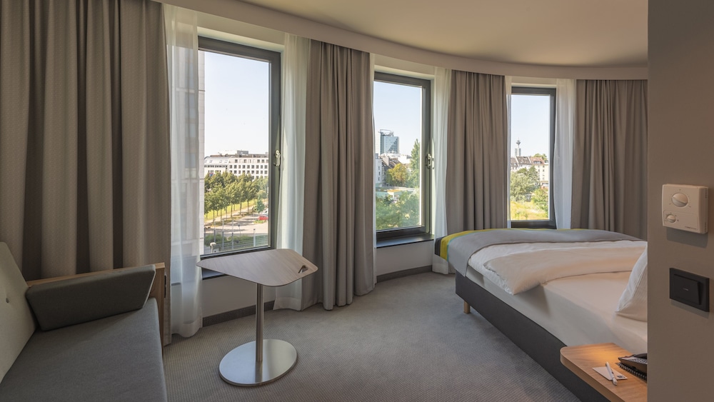 holiday inn express dusseldorf hauptbahnhof