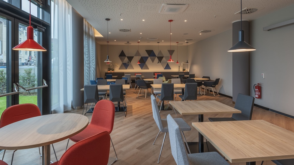 holiday inn express dusseldorf hauptbahnhof