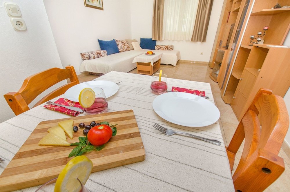 apartments and rooms anita