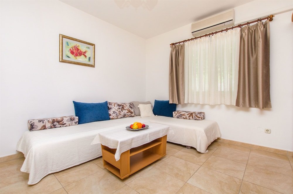 apartments and rooms anita
