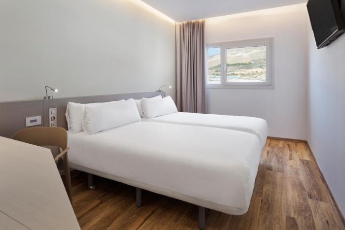 b and b hotel almeria vicar