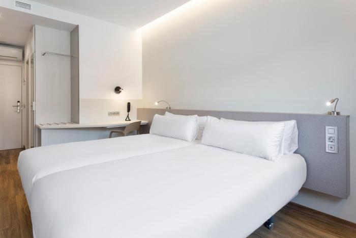 b and b hotel almeria vicar