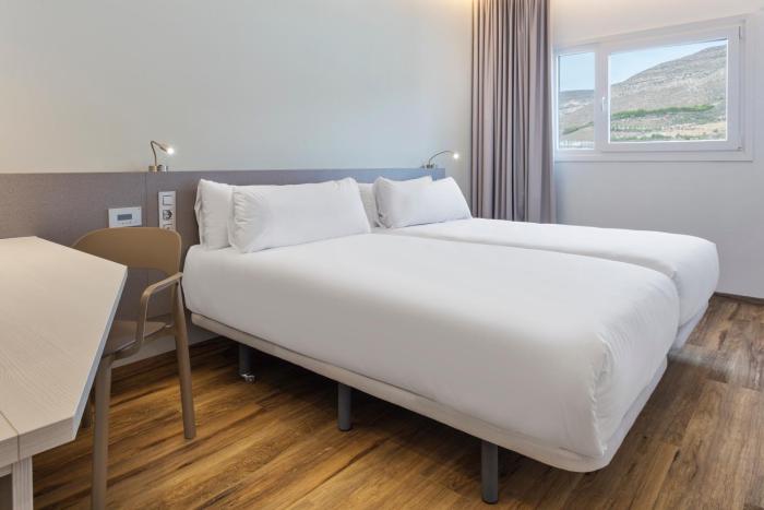 b and b hotel almeria vicar