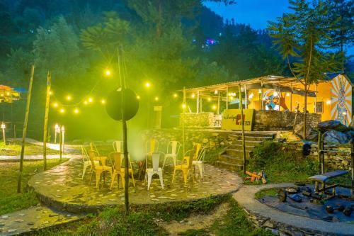 whoopers boutique resort jibhi