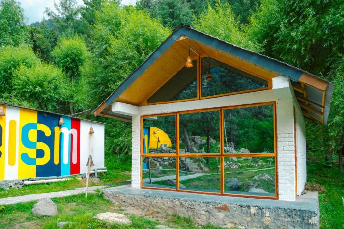 whoopers boutique resort jibhi